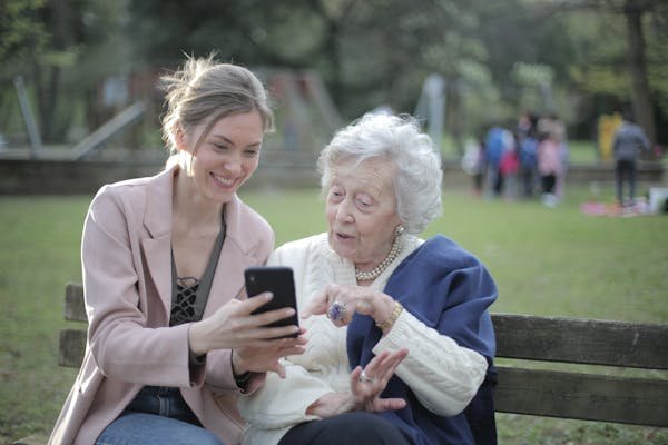 Critères indispensables pour bien choisir sa mutuelle santé senior